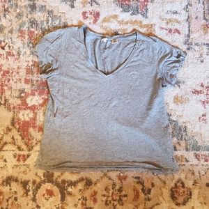 LEVI'S- Gray Tshirt, Women's Large, V-neck
